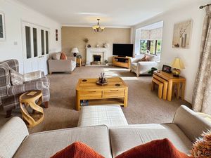 Lounge- click for photo gallery